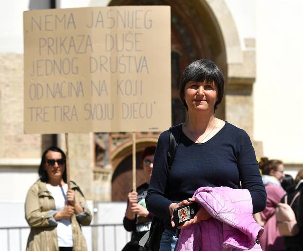 Zagreb: Prosvjed za prava pomoćnika u nastavi i stručnih komunikacijskih posrednika