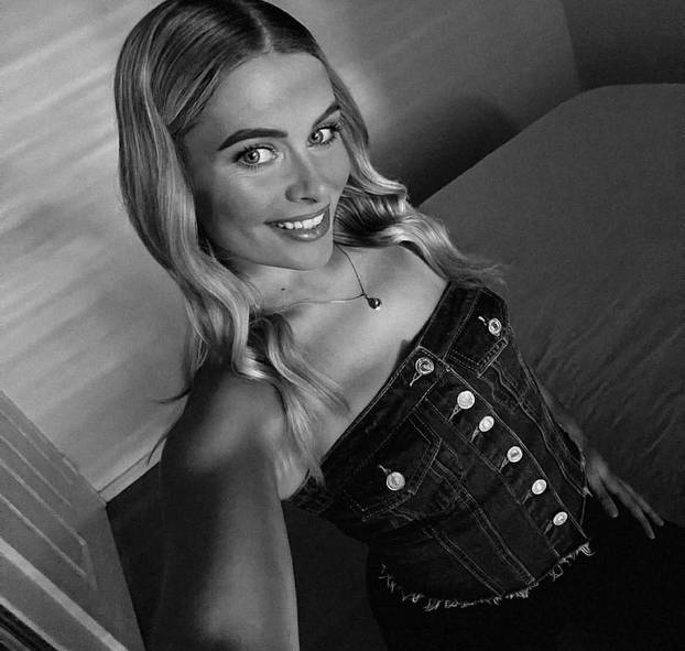 FOTO Zavirite u vruće prizore: Zanosna Australka otkrila sve, traži dečka iz inozemstva...