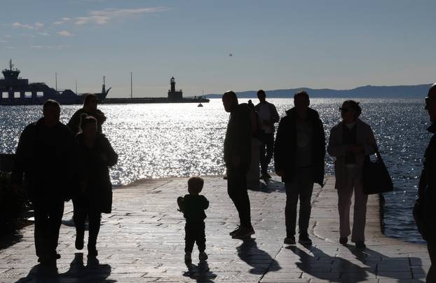 Split- Splićani uzivali u sunčanoj nedjelji.