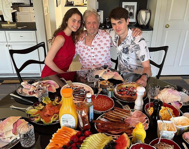 FOTO Catherine Zeta Jones je otkrila tajnu vitke figure: Evo što jede i kako se mijenjala