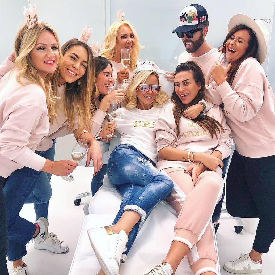 Majina kuma: Morat ću trpjeti cure cijeli vikend, a trudna sam