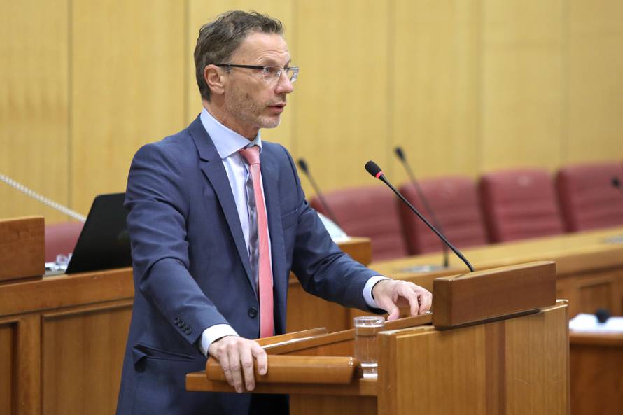 Vujčić branio HNB: 'Nikome ne plaćamo masaže, saune i jelo'