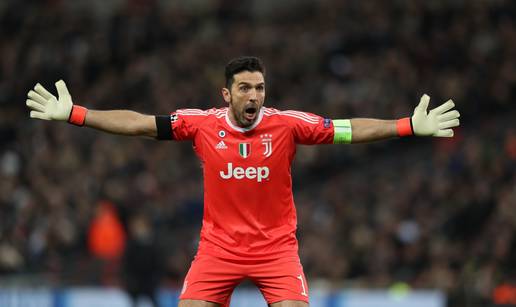 Ništa ga ne može otjerati u penziju: Buffon ostaje u Juveu!