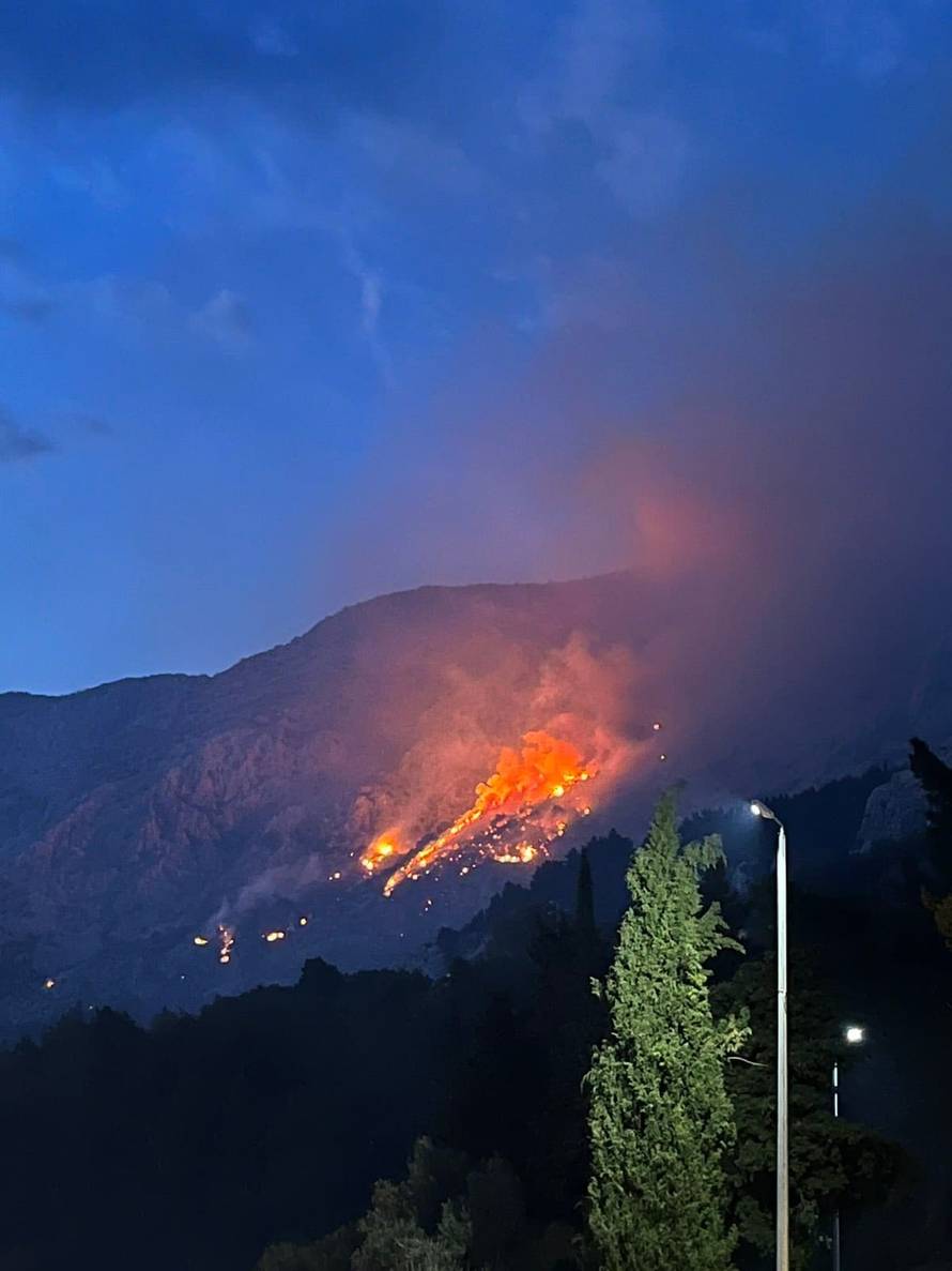 Požari na makarskom području još su aktivni: Bura sve otežava