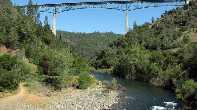 Žena pala s najvišeg mosta u Kaliforniji i čudom preživjela