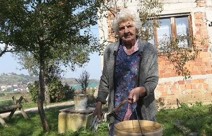 'Već 26 godina u kući nemam struju, kuhinju ni kupaonicu...'