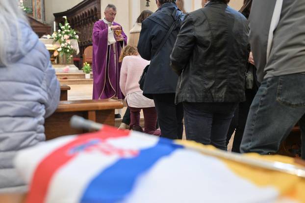 24sata Mnogobrojni hodo&ccaron;asnici pohodili su grad Assisi povodom obljetnice smrti Franje Asi&scaron;kog