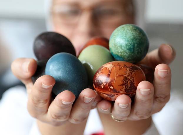 Bojanje Uskršnjih jaja na način kako su to radili naši stari