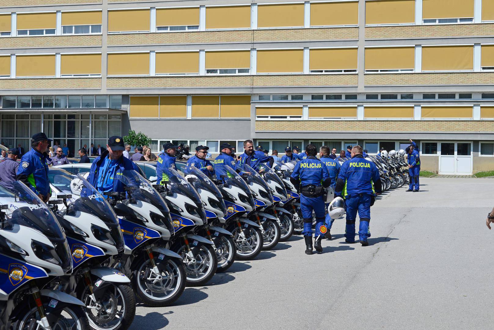 Dobili 78 vozila: Pogledajte vozni park prometne policije