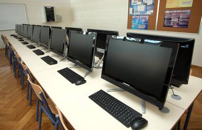 Prvi dan u novoj školi: 'Svaki naš učenik ima svoje računalo'