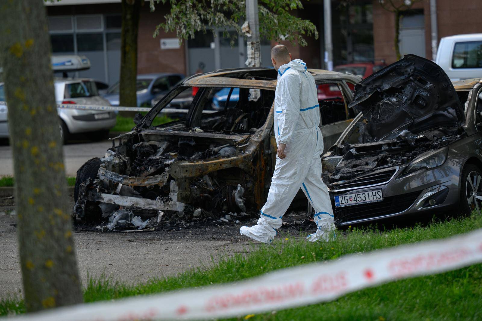 Zagreb: U naselju Ravnice noćas izgorjela dva automobila 