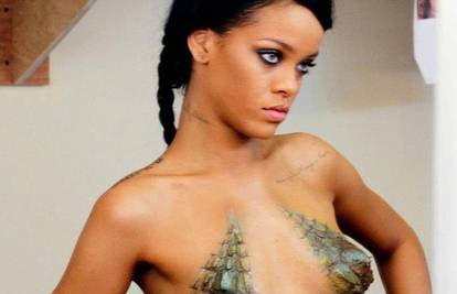 Ona nije sramežljiva: Rihanna objavila fotografije u toplesu