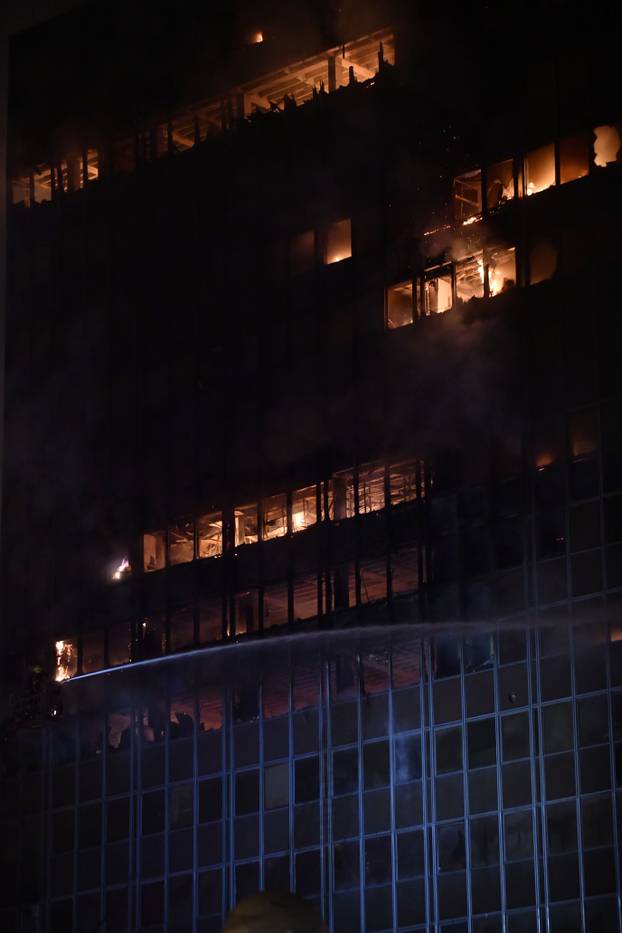 Zagreb: Pozar u Vjesnikovom neboderu