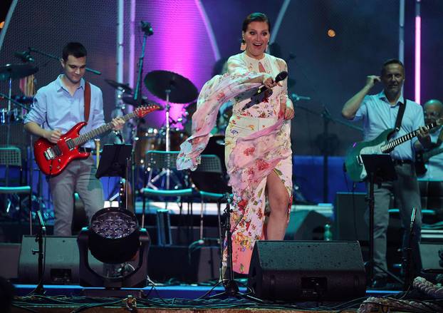 Vela Luka: Održan koncert "Trag u beskraju" posvećen Oliveru Dragojeviću
