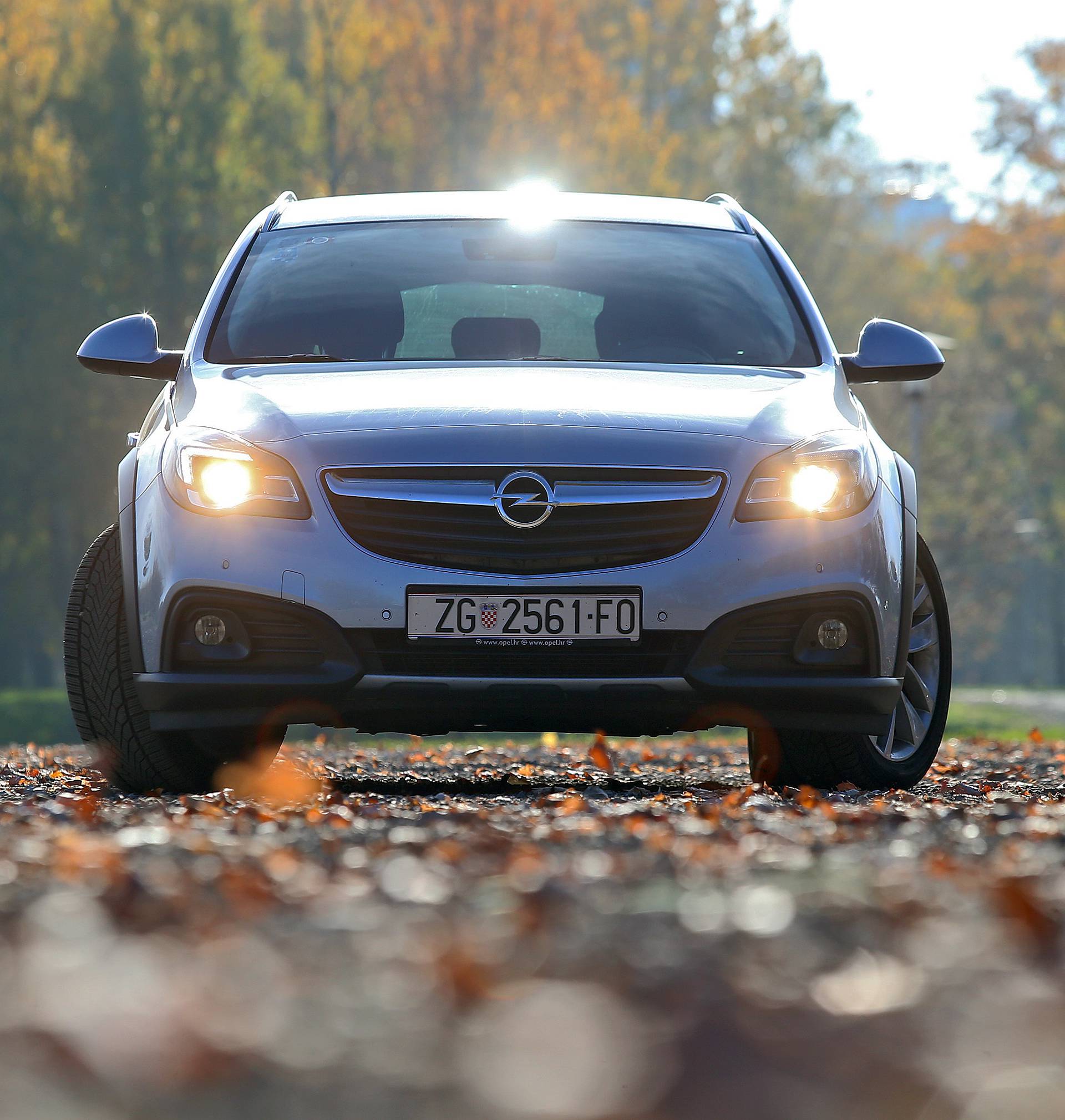 Opel Insignia na testu: Veliki karavan koji želi biti crossover