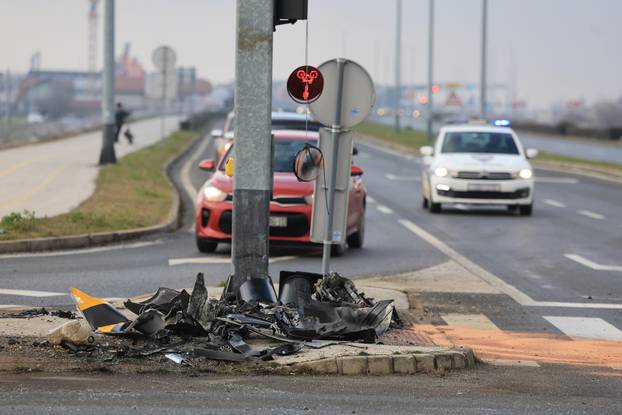 Velika Gorica: Automobilom sletio s ceste pa udario u stup