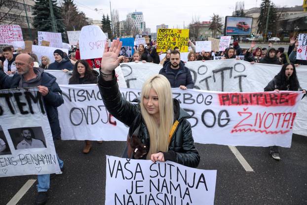 Nastavljen sedmi po redu protesti građana u Sarajevu zbog tragične tramvajske nesreće