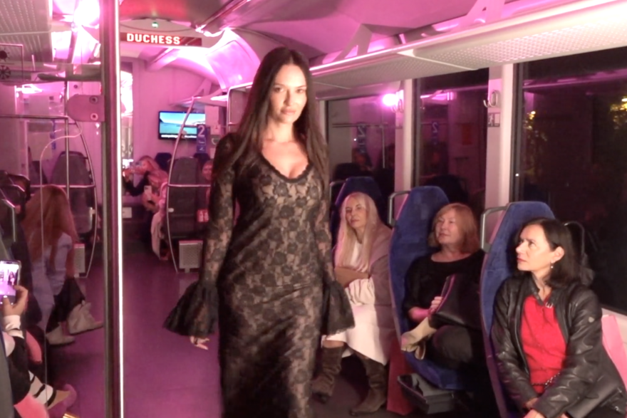 Manekenke preplavile ružičasti vlak! Duchess je priredio reviju kakvu još nismo vidjeli...