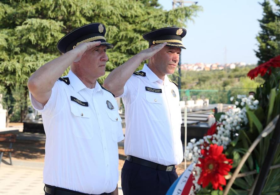 Šibenik: Položeni vijenci i zapaljene svije?e povodom obljetnice Oluje