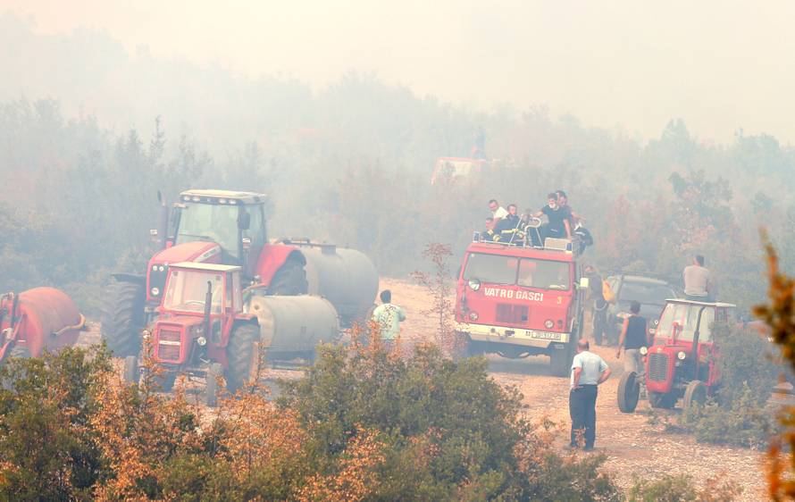Evakuirali stanovnike sela kod Drniša: 'Ovo je velika nesreća'