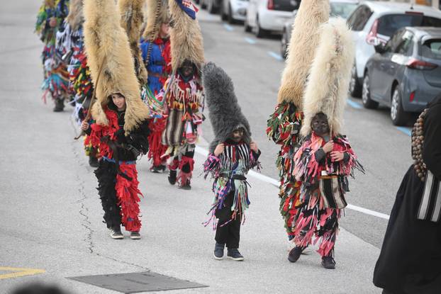 Šarena povorka maskiranih skupina u Splitu