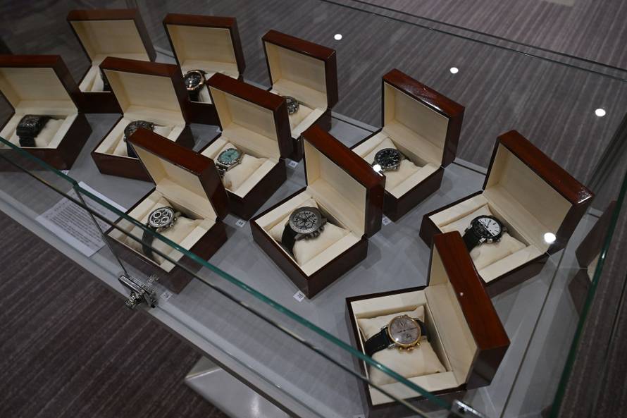 Zagreb: U Hotelu Sheraton izložena su razna umjetnička djela uoči Zimske aukcije aukcijske kuće Artmark Croatia