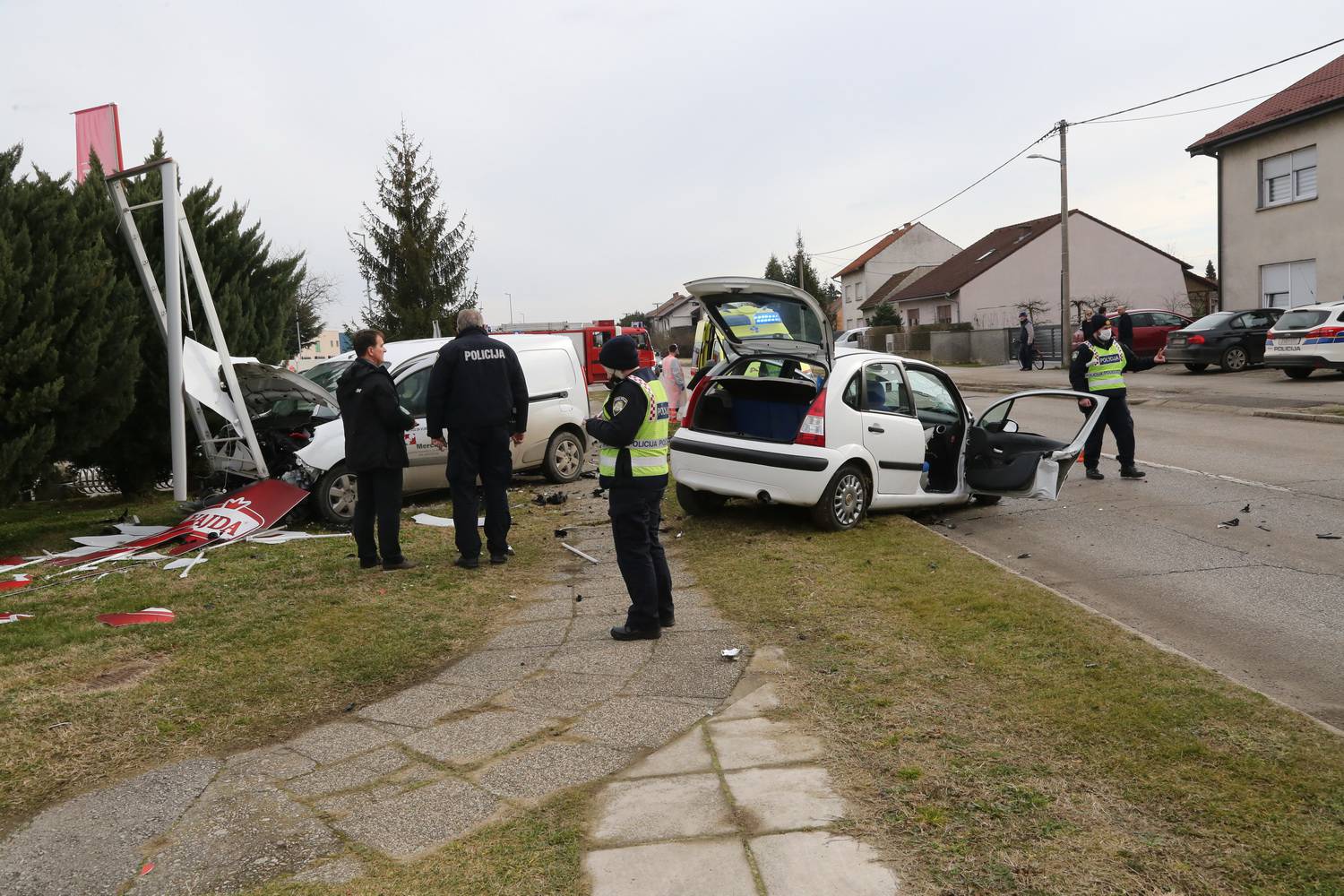 Strašan sudar u Čakovcu: Rezali lim da izvuku ozlijeđene iz auta