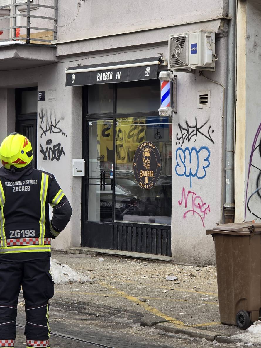 FOTO Pala žbuka na ulicu u Zagrebu: 'Zgrada je u lošem stanju, a to je prometna ulica...'