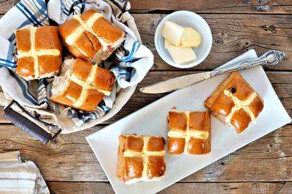 Mali odmak od pince: Slatka uskrsna peciva Hot Cross Buns