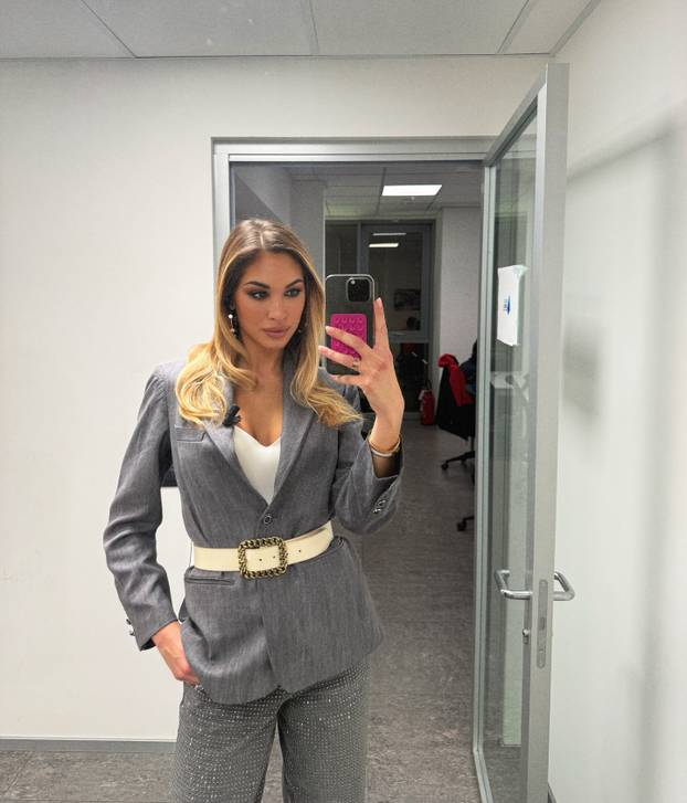 FOTO Talijanska voditeljica je konkurencija Diletti Leotti pred kamerama! Bila je i misica...