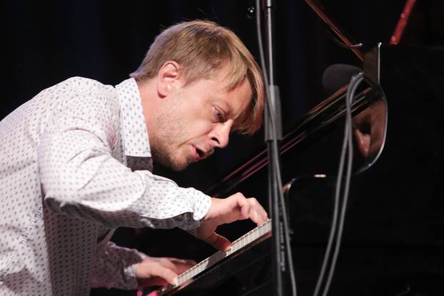 Zagreb: Na Sceni Amadeo nastupili Matija Dedi? i Merima Klju?o