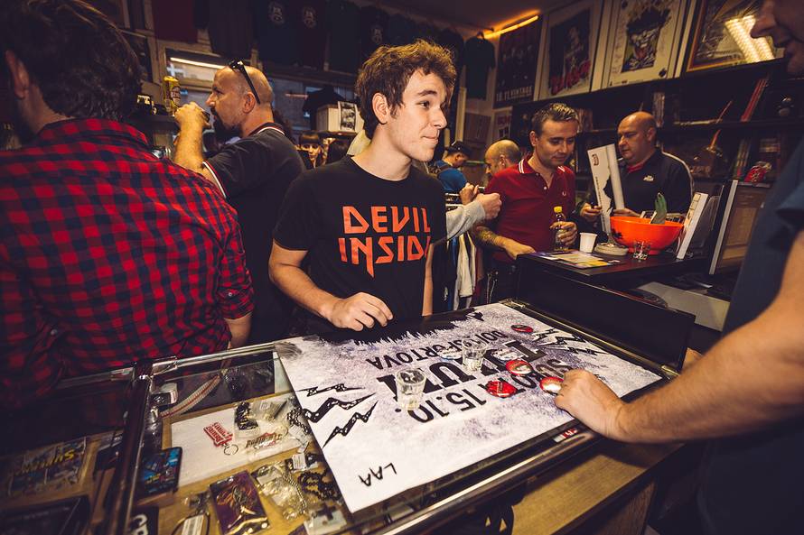 200 fanova Piva, Brkova i Šanka na kvartovskom tulumu