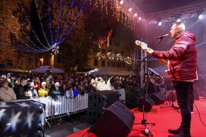 FOTO Mladen Grdović raspjevao Zadrane i koncertom otvorio Advent: Pogledajte atmosferu