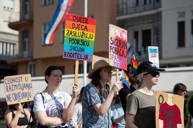 Zagreb: Javna okupljanja „Molitva krunice“ i „Ustani za slobodu“ istovremeno na Trgu