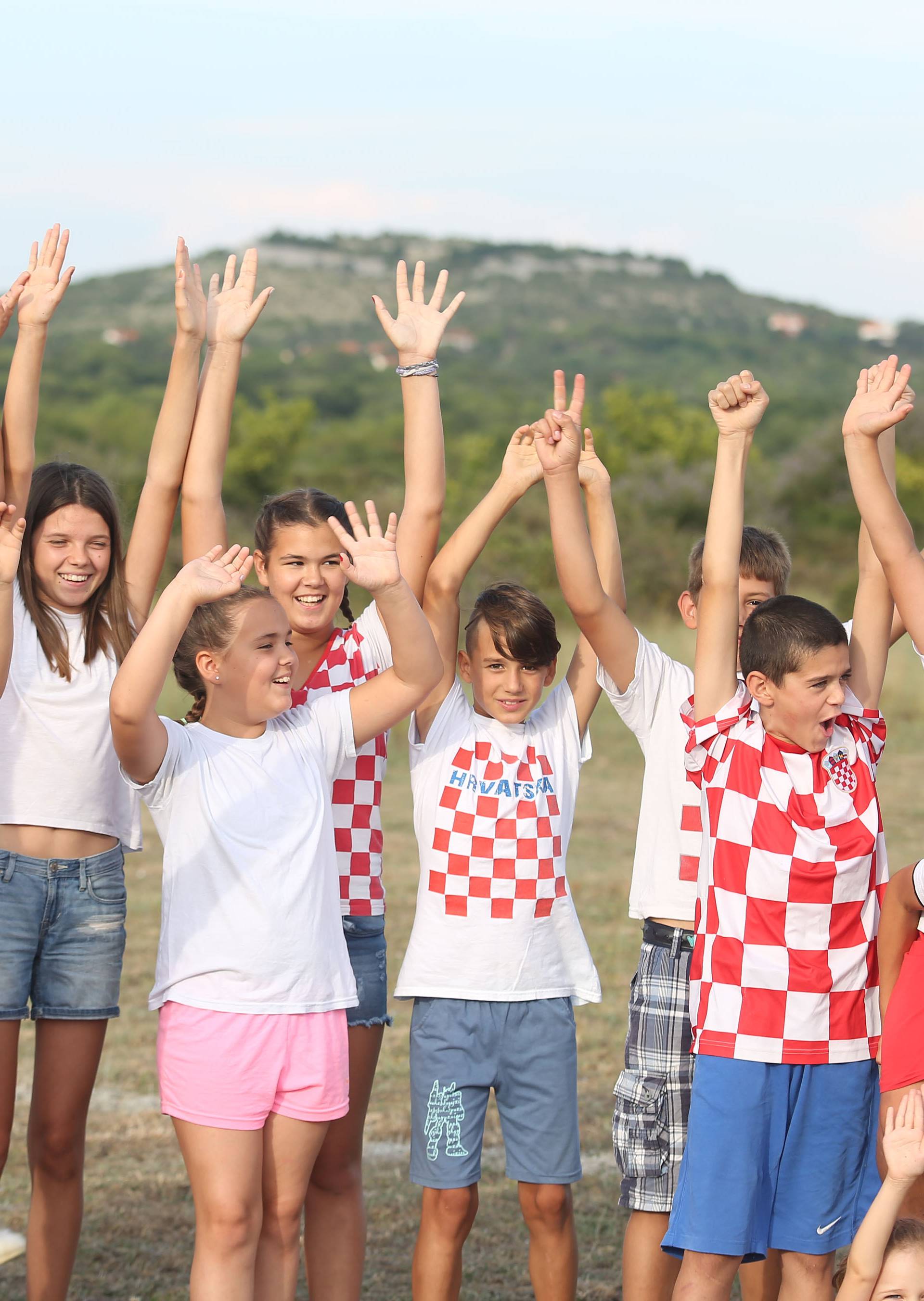 Navijači iscrtali oblik Danijela Subašića i poruku za Ćustića