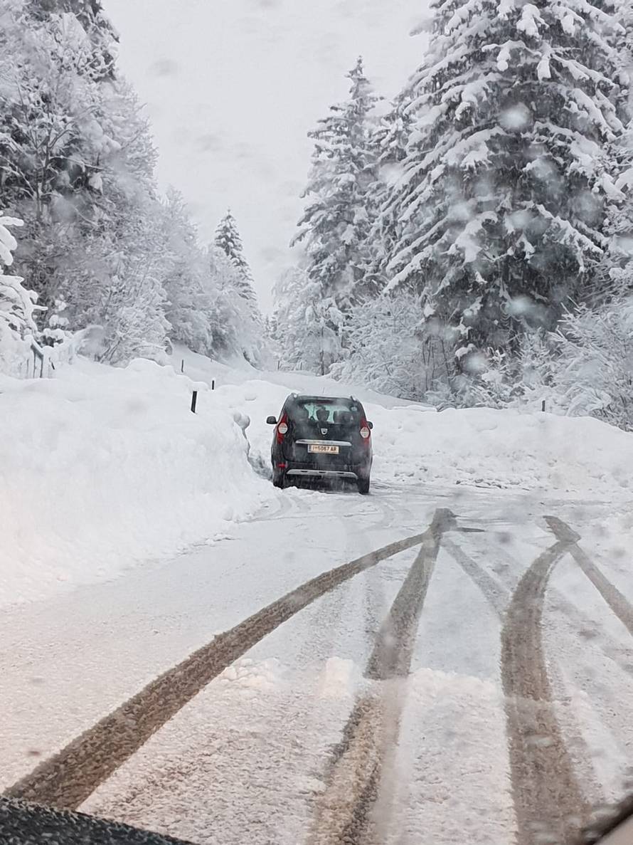 Lavina u Alpama: Tri skijaša su poginula, tisuće ljudi zameteno