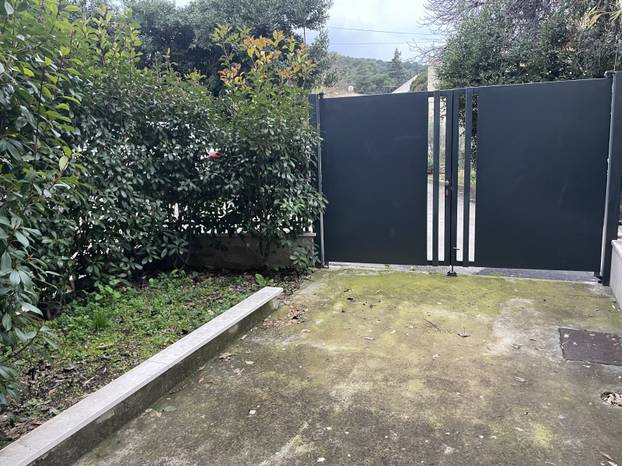 FOTO Ovo je najjeftiniji stan na oglasima u Splitu! 'Nalazi se blizu Marjana, a ima i vrt...'