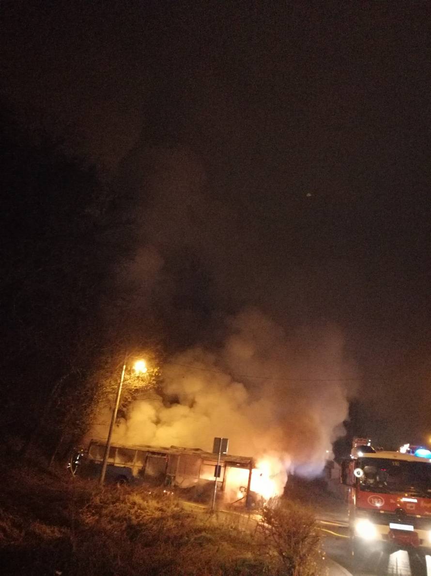 Na Šestinama je izgorio bus ZET-a: Vozač se nagutao dima