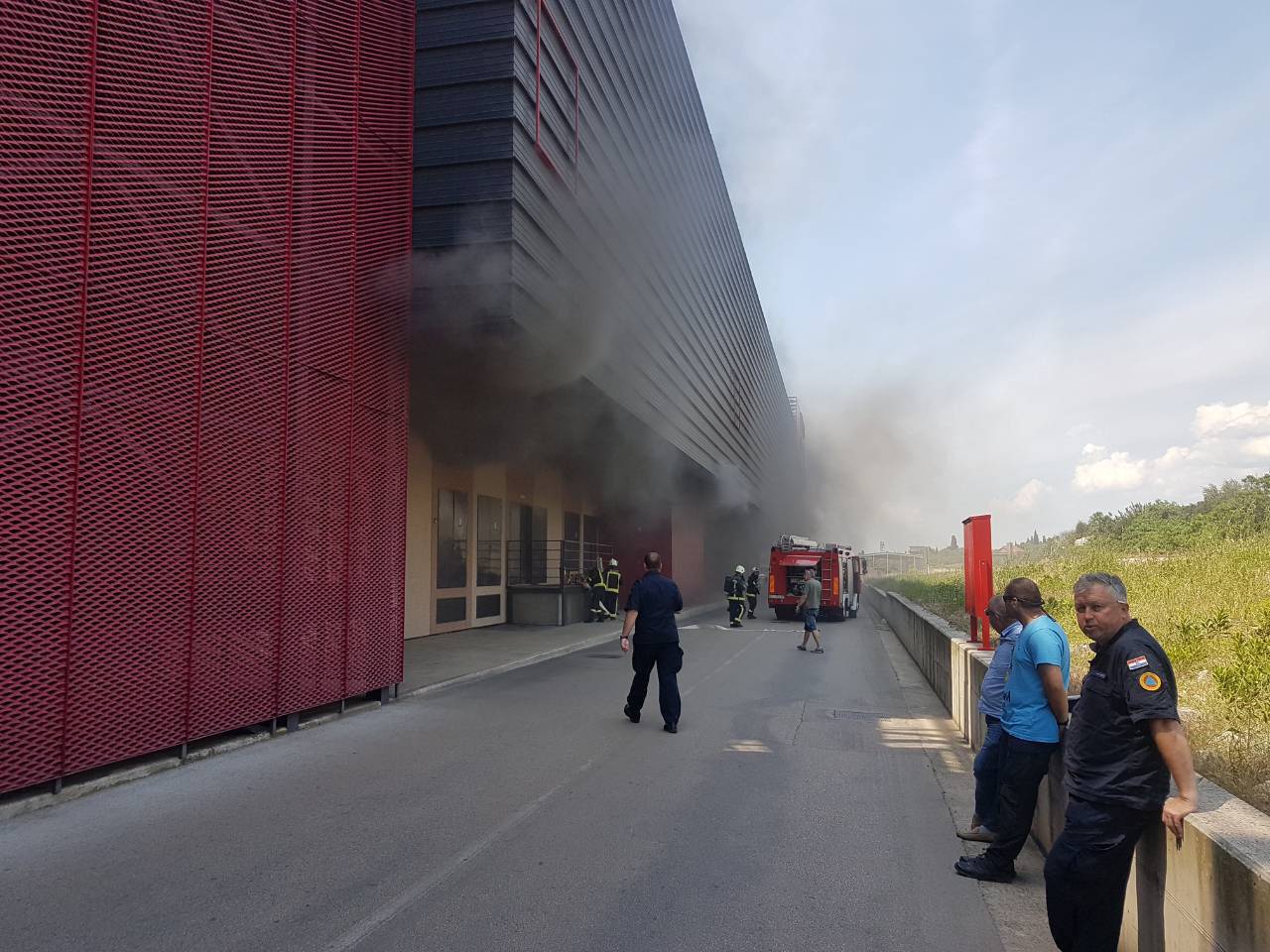 Evakuirali sve: Planuo požar u trgovačkom centru u Šibeniku