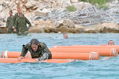 FOTO Vojska na Korčuli prošla vodenu fazu obuke za vođe