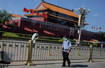 Slavna fotografija prosvjednika koji stoji ispred tenka nestala s Binga na obljetnicu Tiananmena