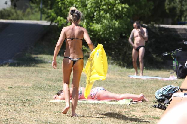 Duga Resa: Osvježenje od vrućina u rijeci Mrežnici