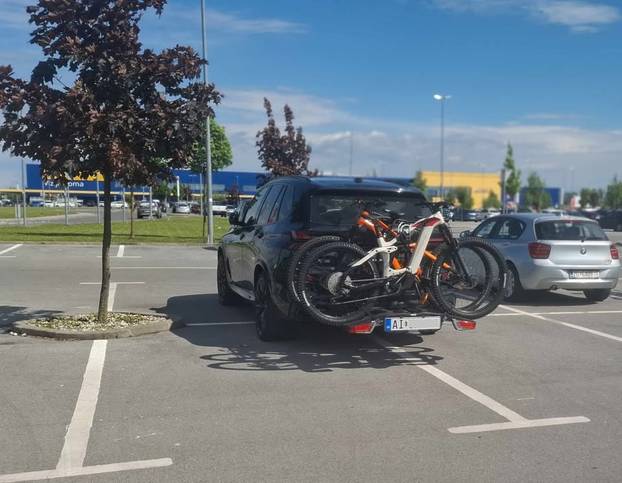 FOTO Bravo majstore, nije ti tu parking! Evo kako se parkira u Hrvatskoj, neke nije ni sram...