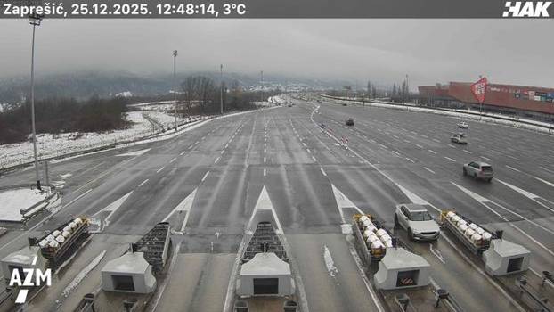 FOTO Pogledajte kakvo je stanje na cestama u Hrvatskoj: Snijeg u Lici, sunce 'provirilo' na jugu