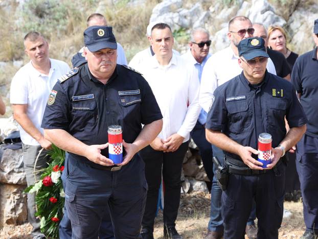 Šibenik:Na Kornatima obilježena 19. godišnjica tragedije u kojoj je poginulo 12 vatrogasaca