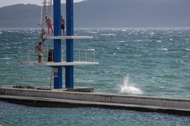 Zadar: Jesensko poslijepodne na skakaonici bazena Kolovare
