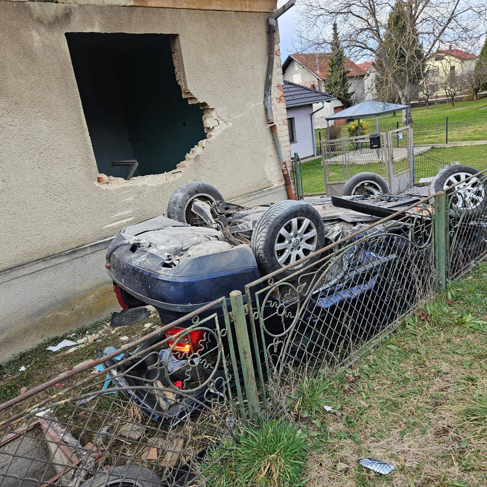 Krš i lom kod Varaždina: Troje ozlijeđenih u sudaru dva auta