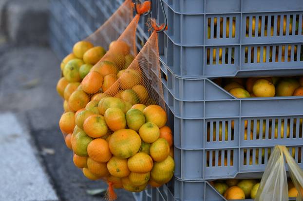 Šibenik: Mandarine iz doline Neretve prodaju se na ulicama grada