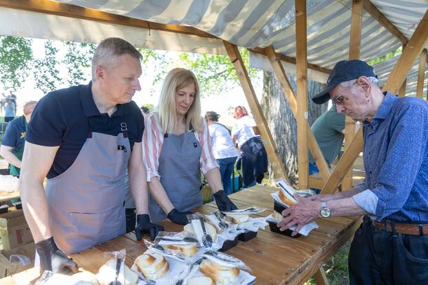 Osijek. Podjela graha na lijevoj obali Drave na Praznik rada