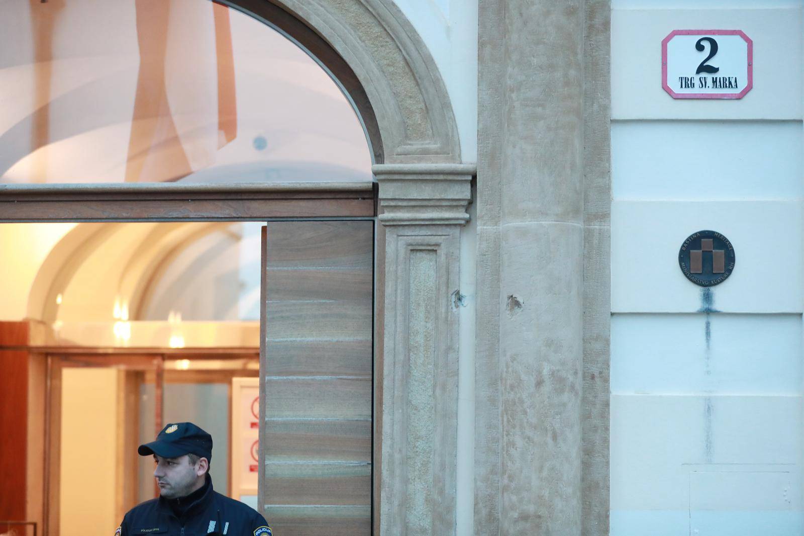 Zagreb: Vidljive rupe od metaka na zgradi Vlade